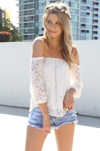 Light Blue Ripped Denim Shorts Outfits For Women: 