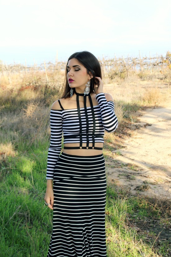 striped maxi skirt outfit