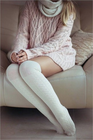 White Knit Scarf Outfits For Women: 