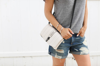Blue Ripped Denim Shorts Outfits For Women: 