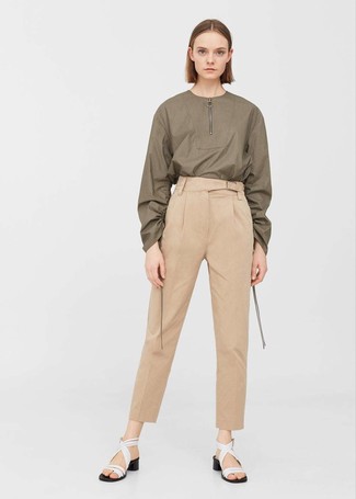 Beige Tapered Pants Outfits For Women: 