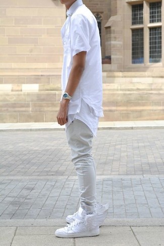 White and Black Leather High Top Sneakers Outfits For Men: 