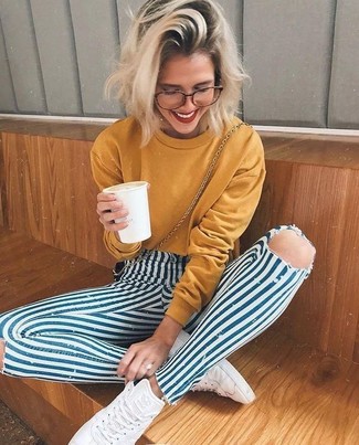 White and Navy Vertical Striped Skinny Jeans Outfits: 
