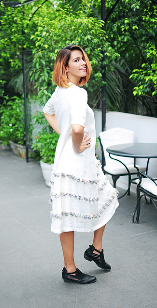 White Linen Midi Dress Outfits: Show that you do casual like a pro in a white linen midi dress. Complete your outfit with a pair of black cutout leather ankle boots for maximum impact.