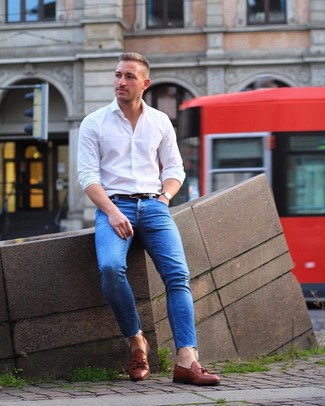 Navy Skinny Jeans Smart Casual Outfits For Men: A white long sleeve shirt and navy skinny jeans are the kind of off-duty staples that you can wear a hundred of ways. Step up your ensemble by wearing a pair of brown leather tassel loafers.
