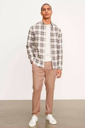 White Plaid Long Sleeve Shirt Outfits For Men: For a never-failing laid-back option, you can't go wrong with this combo of a white plaid long sleeve shirt and khaki chinos. A pair of white canvas low top sneakers will be a stylish companion to this outfit.