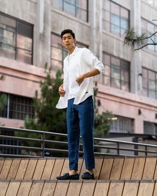Navy Linen Chinos Outfits: A white long sleeve shirt and navy linen chinos are the kind of casual must-haves that you can wear for years to come. All you need is a pair of navy canvas driving shoes.