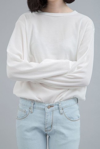 For a relaxed casual getup, consider teaming a white long sleeve t-shirt with light blue jeans — these two pieces go nicely together.