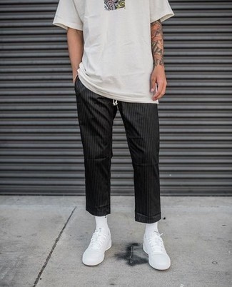 Black Vertical Striped Chinos Outfits: 