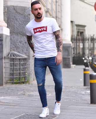 White and Red Print Crew-neck T-shirt with White Low Top Sneakers Outfits For Men: 