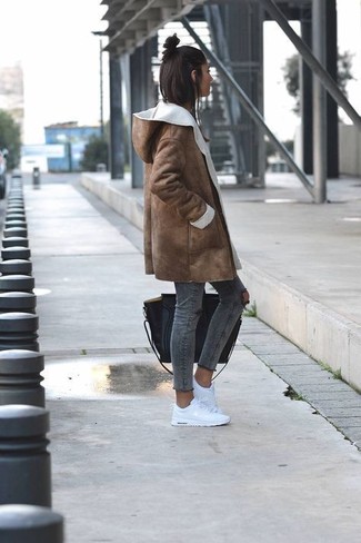 Brown Shearling Coat Outfits For Women: 