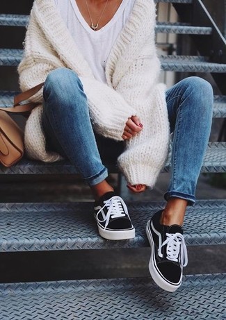 White V-neck T-shirt Outfits For Women: A white v-neck t-shirt and a white knit open cardigan are amazing elements to add to your day-to-day off-duty fashion mix. For maximum style, add black and white canvas low top sneakers to the mix.