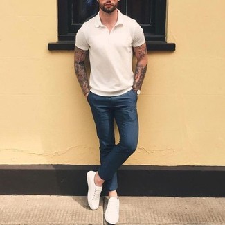White Low Top Sneakers Outfits For Men: The styling capabilities of a white polo and navy chinos mean you'll have them on heavy rotation. Introduce white low top sneakers to the equation and the whole getup will come together really well.