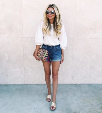 Gold Leather Flat Sandals Outfits: A white short sleeve blouse and navy denim shorts are the kind of extra stylish casual must-haves that you can wear a hundred of ways. Gold leather flat sandals will add a more laid-back spin to an otherwise standard getup.