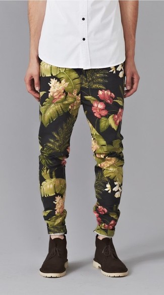 Floral Pants Outfits For Men: This relaxed combination of a white short sleeve shirt and floral pants can take on different moods depending on the way it's styled. If you wish to instantly spruce up this getup with footwear, why not complete your outfit with a pair of dark brown suede desert boots?