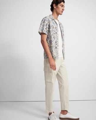 Beige Cargo Pants Outfits: For an on-trend ensemble without the need to sacrifice on practicality, we like this pairing of a white floral short sleeve shirt and beige cargo pants. Add a pair of white leather low top sneakers to the mix and ta-da: the look is complete.