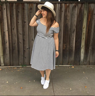 White Straw Hat Outfits For Women: 