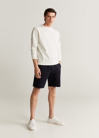 White Sweatshirt Outfits For Men: A white sweatshirt and black shorts are a nice getup worth having in your day-to-day rotation. White leather low top sneakers look right at home with this look.