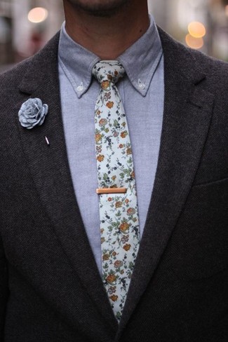 Grey Lapel Pin Outfits: 