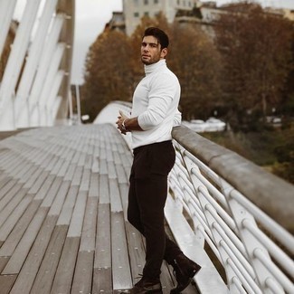 White and Navy Turtleneck Warm Weather Outfits For Men: If you're looking to take your casual game to a new level, make a white and navy turtleneck and dark brown chinos your outfit choice. For a more polished vibe, choose a pair of dark brown leather casual boots.