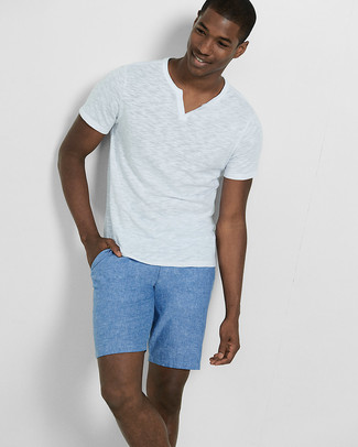 White V-neck T-shirt Outfits For Men In Their 20s: This laid-back combination of a white v-neck t-shirt and blue chambray shorts can take on different nuances according to how it's styled. Ideal to portray that even as a gentleman in his 20s you're confident enough to hold your own in the sartorial department.