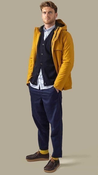 Mustard Socks Outfits For Men: A mustard windbreaker and mustard socks are the kind of casual must-haves that you can wear a variety of ways. Don't know how to round off your outfit? Finish off with dark brown leather desert boots to bump it up.