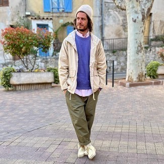 Tan Windbreaker Outfits For Men: Why not consider pairing a tan windbreaker with olive chinos? As well as very practical, both pieces look awesome when paired together. Our favorite of an endless number of ways to complement this outfit is with a pair of beige suede desert boots.