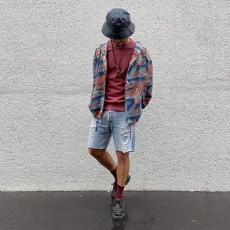 Windbreaker Outfits For Men: For an urban getup, Consider wearing a windbreaker and light blue ripped denim shorts. To give your overall look a sleeker twist, finish off with black leather desert boots.
