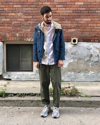 Navy Windbreaker Outfits For Men: This casual combo of a navy windbreaker and olive chinos is capable of taking on different moods according to how you style it out. And if you need to immediately dial down this look with one single item, why not complement your outfit with grey athletic shoes?