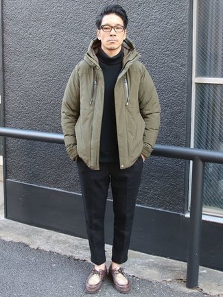 Olive Windbreaker Outfits For Men: For a casually dapper look, consider wearing an olive windbreaker and black chinos — these two items play brilliantly together. Let your outfit coordination savvy really shine by completing this getup with a pair of dark brown leather desert boots.