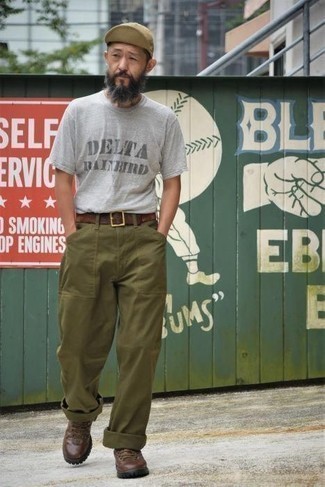 Beige Baseball Cap Outfits For Men: 