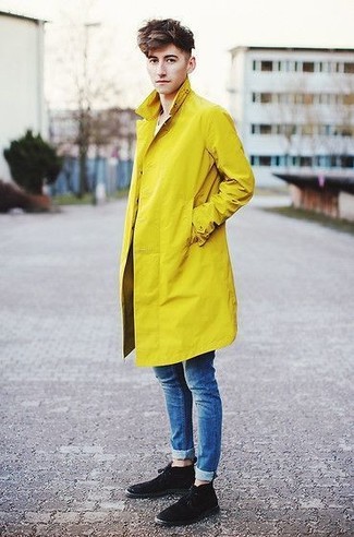 Yellow Trenchcoat Outfits For Men: If you gravitate towards casual style, why not take this pairing of a yellow trenchcoat and blue skinny jeans for a spin? The whole outfit comes together when you add a pair of black suede desert boots to the equation.