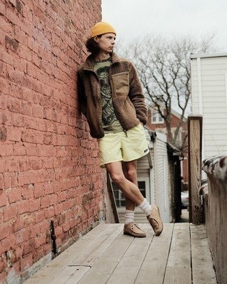 Mustard Beanie Outfits For Men: A brown fleece zip sweater and a mustard beanie are an easy way to inject toned down dapperness into your daily off-duty lineup. To introduce some extra definition to this ensemble, add a pair of tan suede desert boots to the mix.