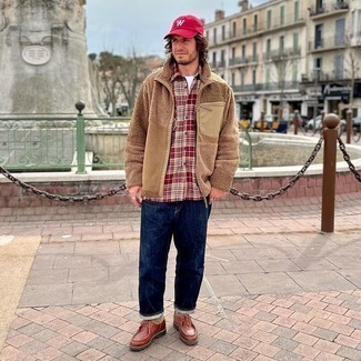 Burgundy Plaid Short Sleeve Shirt Outfits For Men: Consider wearing a burgundy plaid short sleeve shirt and navy jeans if you want to look casually cool without spending too much time. Tap into some David Beckham dapperness and elevate your look with brown leather desert boots.