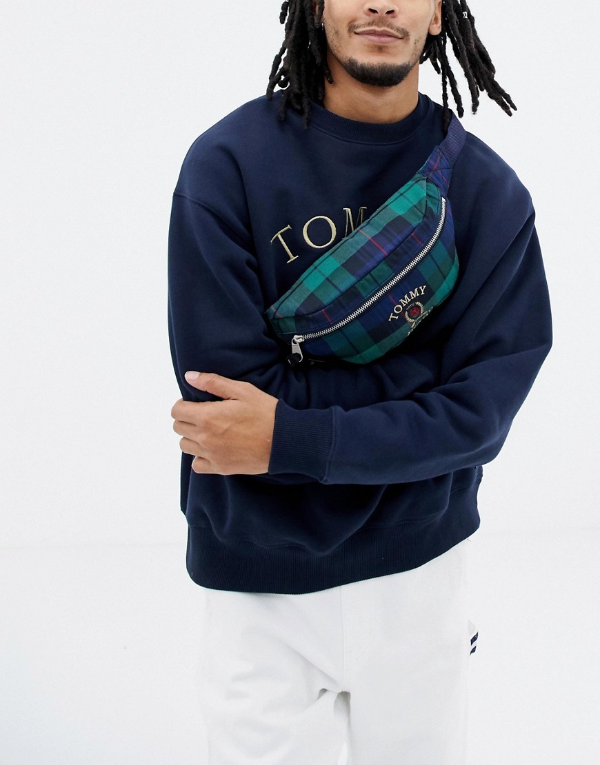 tommy jeans logo fanny pack