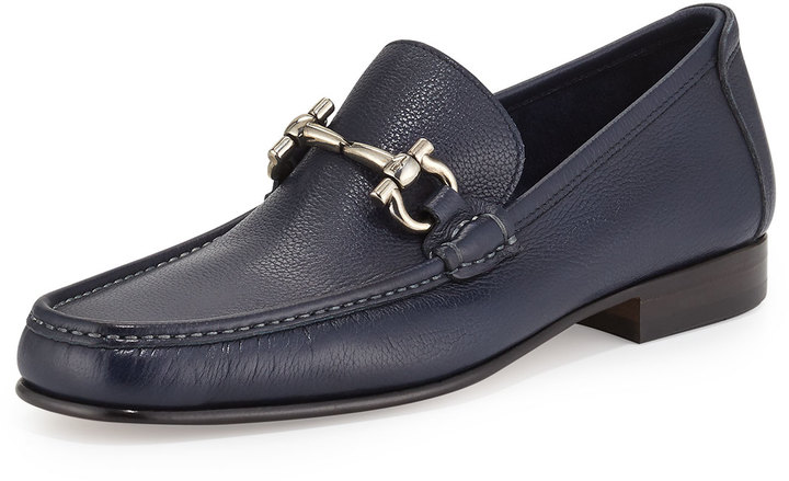 salvatore-ferragamo-giordano-textured-calfskin-gancini-loafer-navy-original-188097.jpg