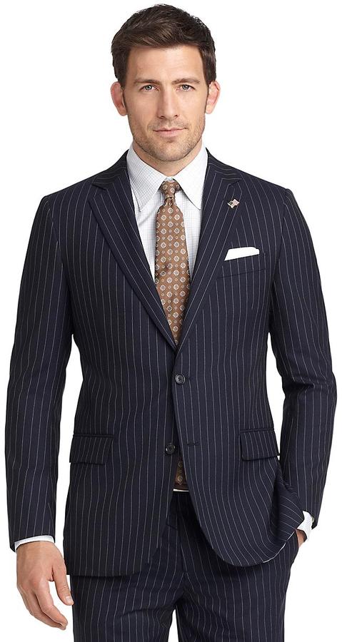 Мужские костюмы на вайлдберриз. Brooks brothers Suit. Полосатый костюм мужской. Костюм в полоску мужской. Черный костюм в полоску.