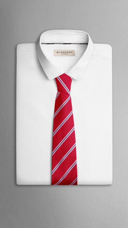 White burberry online tie