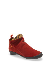 SOFTINOS BY FLY LONDON Farah Bootie