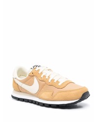 Nike Venture Runner Low Top Sneakers