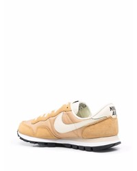 Nike Venture Runner Low Top Sneakers