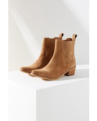 June Pointy Toe Chelsea Boot