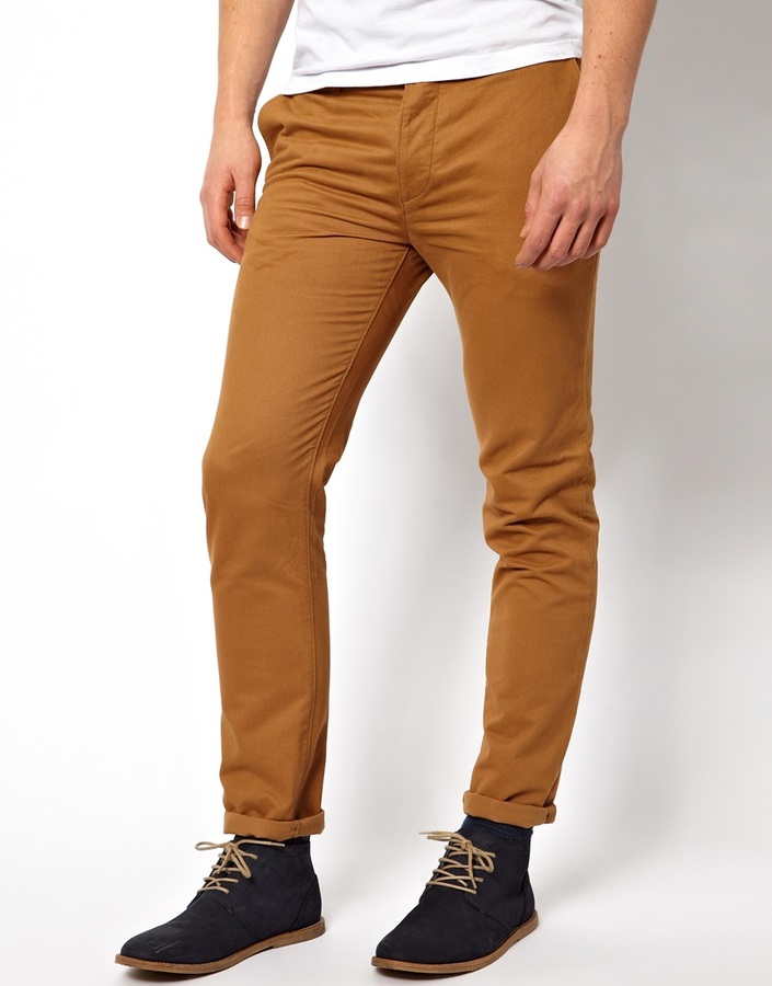 С чем носить коричневые джинсы