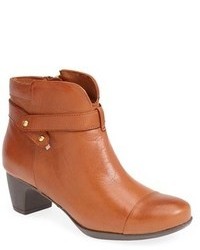 SoftWalk Ivanhoe Leather Bootie