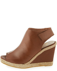 Andre Assous Beatrice Leather Wedge Sandal Cuero