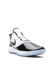 Nike Witness 3 Sneakers
