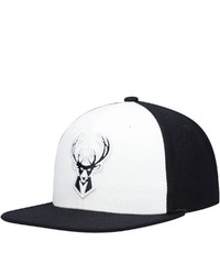 Mitchell & Ness Whiteblack Milwaukee Bucks Front Post Snapback Hat