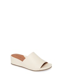 Gentle Souls by Kenneth Cole Gianna Slide Sandal