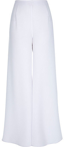 https://cdn.lookastic.com/white-wide-leg-pants/white-soft-palazzo-pants-original-268560.jpg