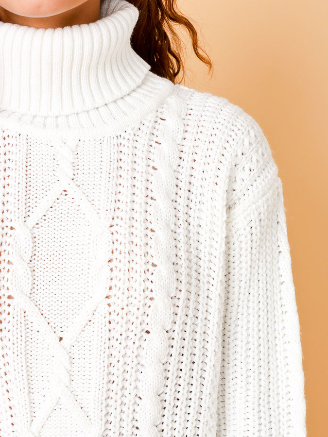 White chunky turtleneck top sweater